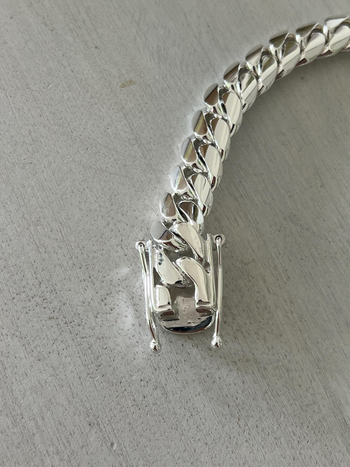 Bracelet worn on wrist
