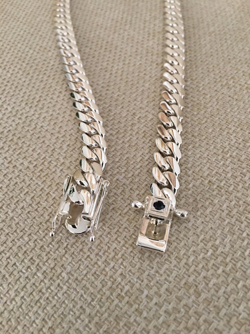 Sapphire clasp detail