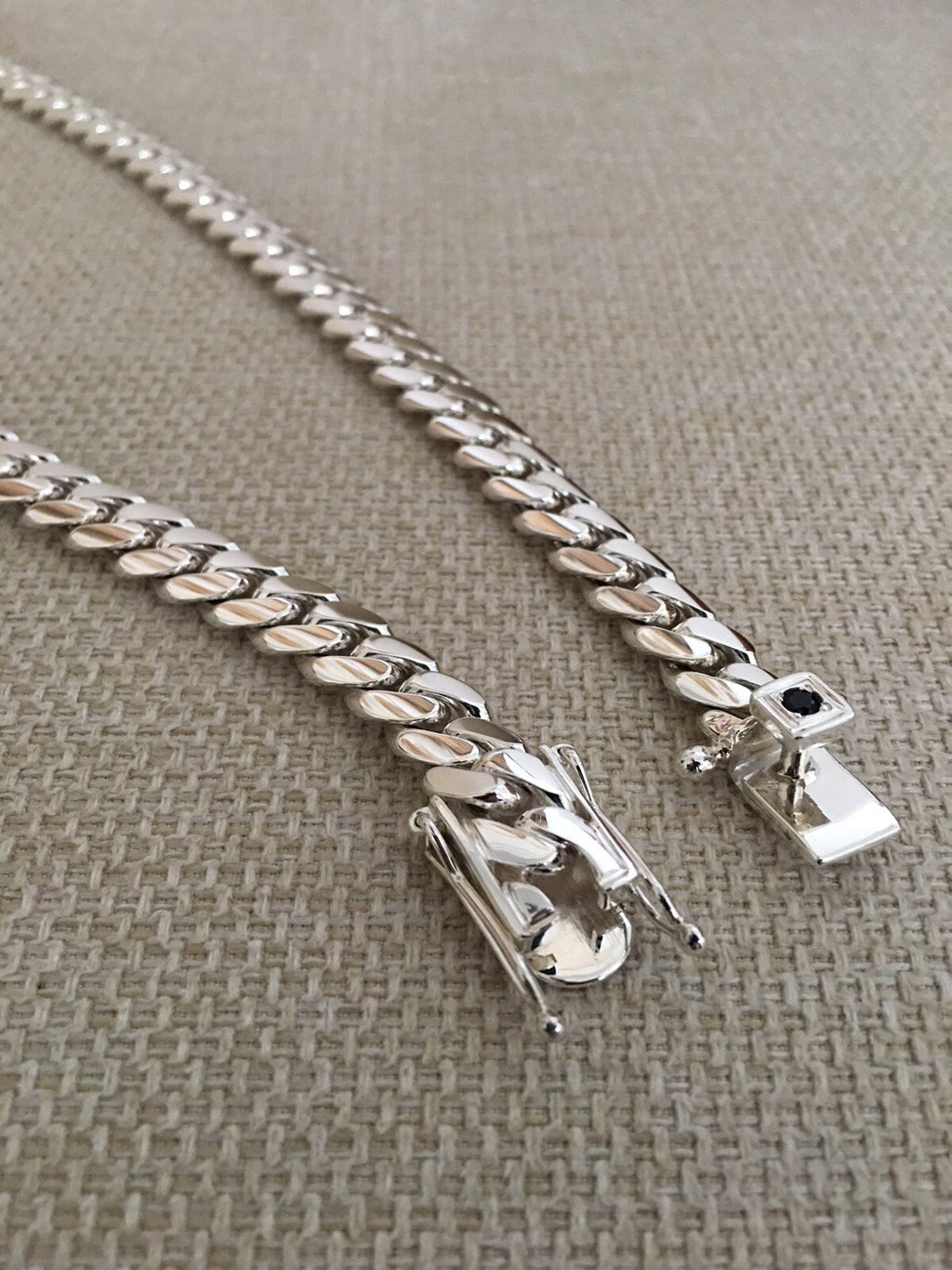 Cuban link angle view