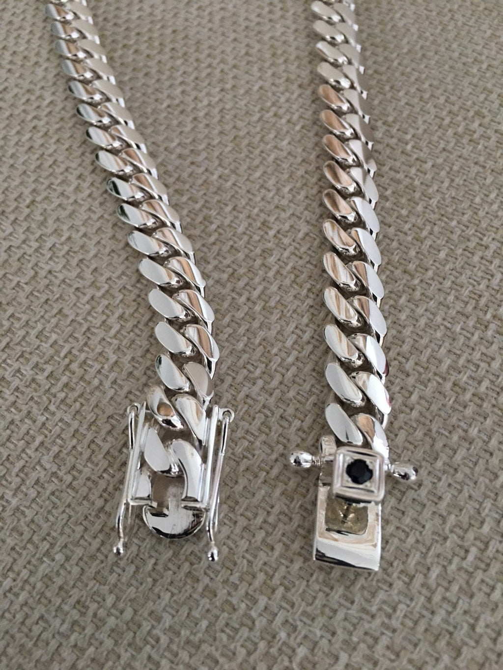 Cuban link lock detail