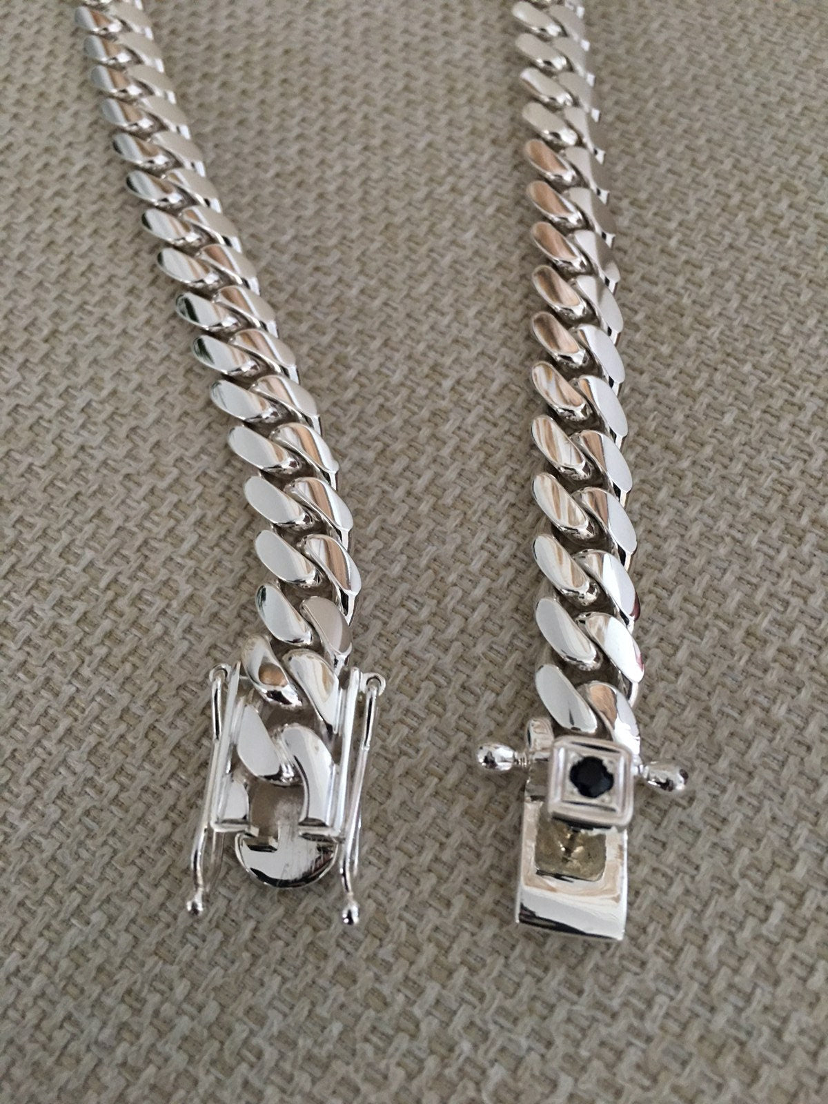 Cuban link lock detail