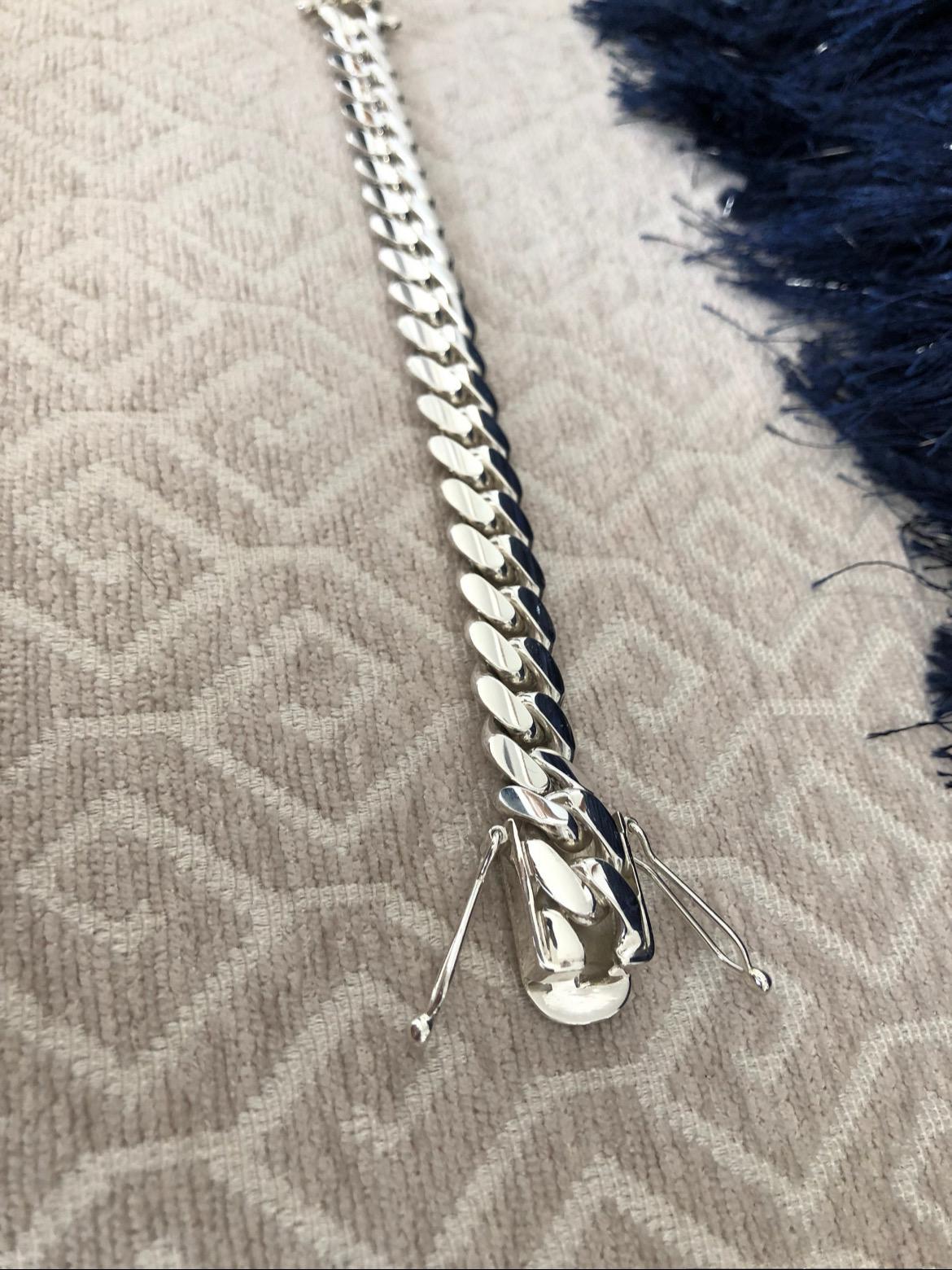 Bracelet clasp detail