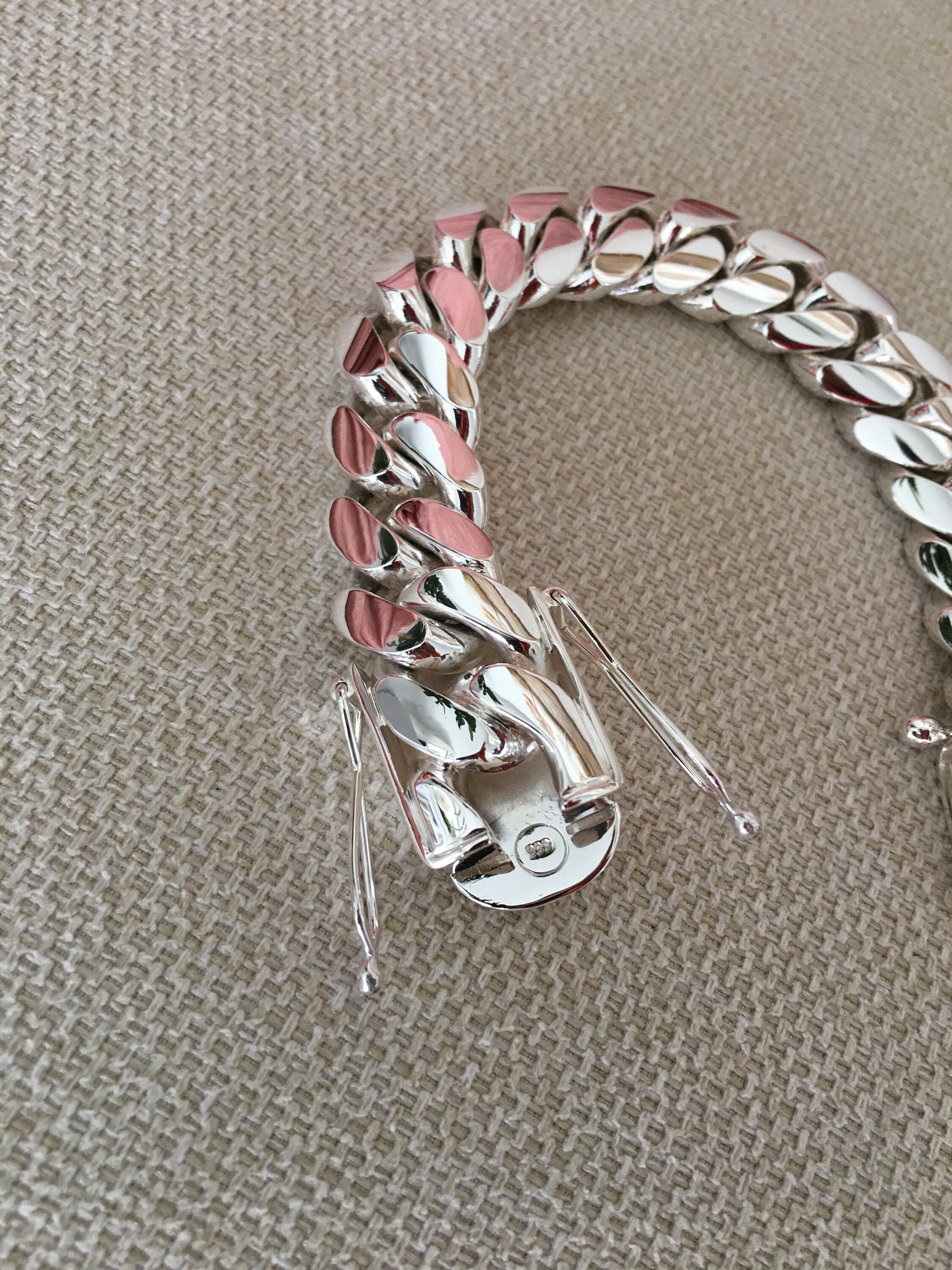 Bracelet clasp detail