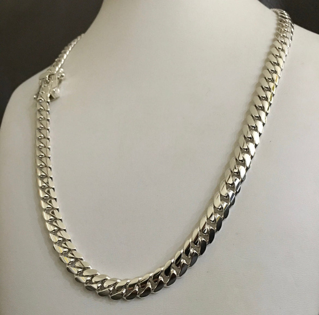 Chain clasp detail
