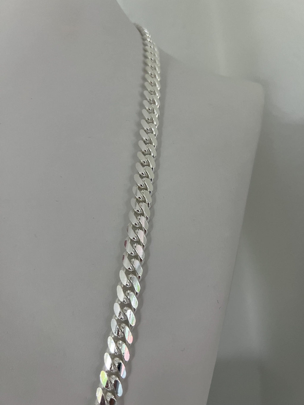 Chain clasp detail