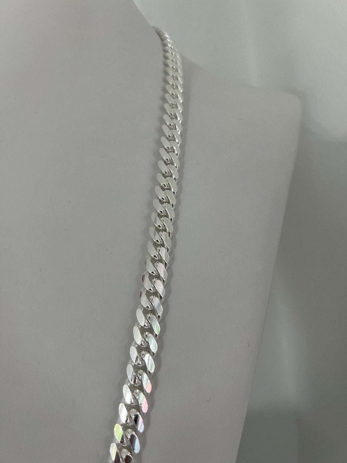 Chain clasp detail