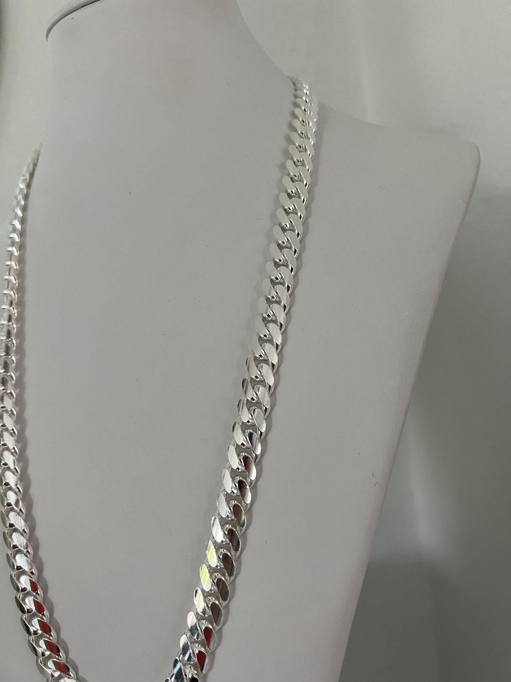 Chain clasp detail