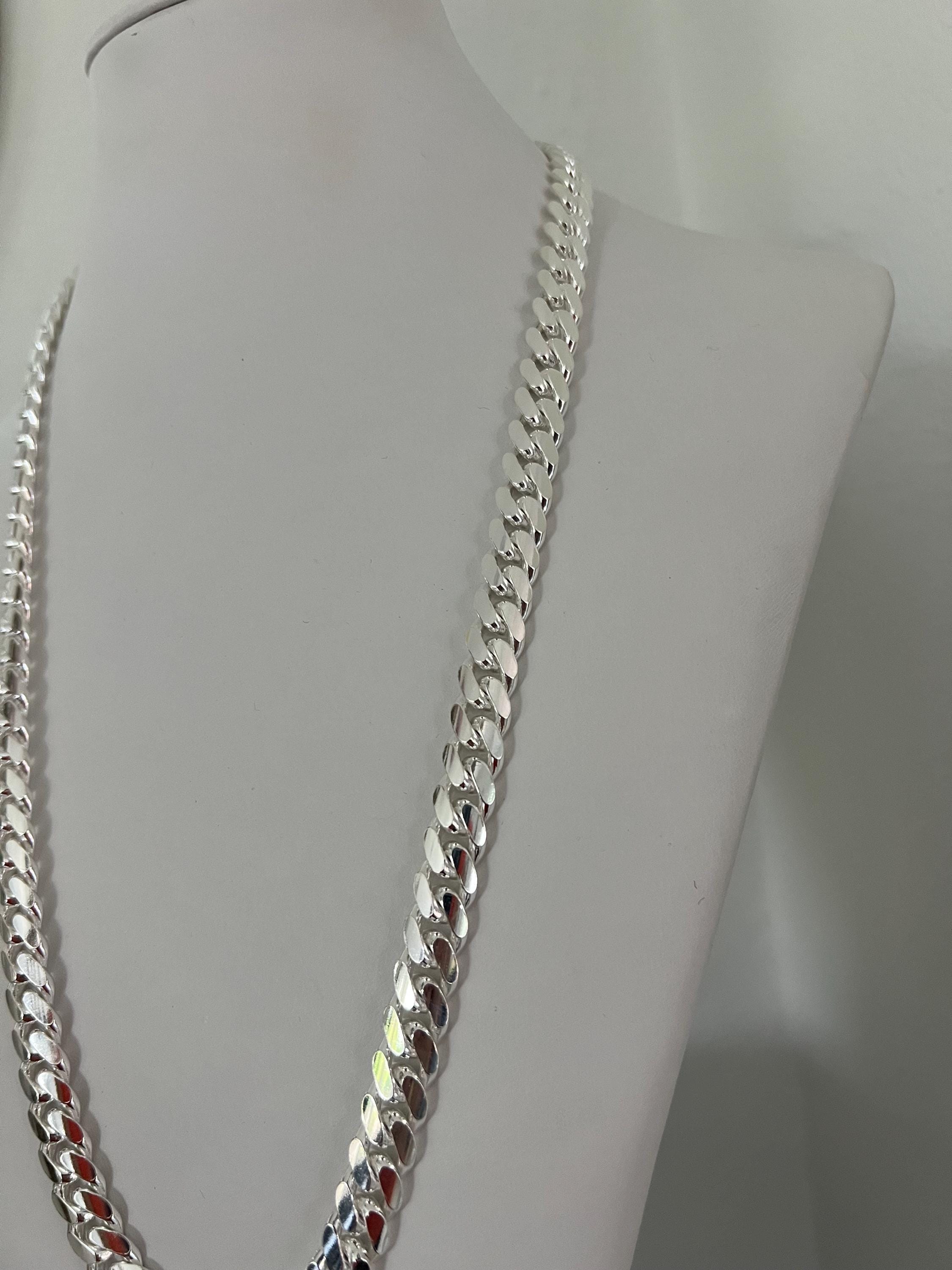 Chain clasp detail