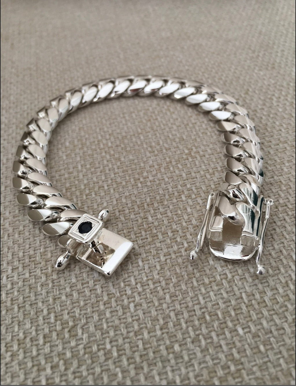 9mm Cuban link bracelet with sapphire