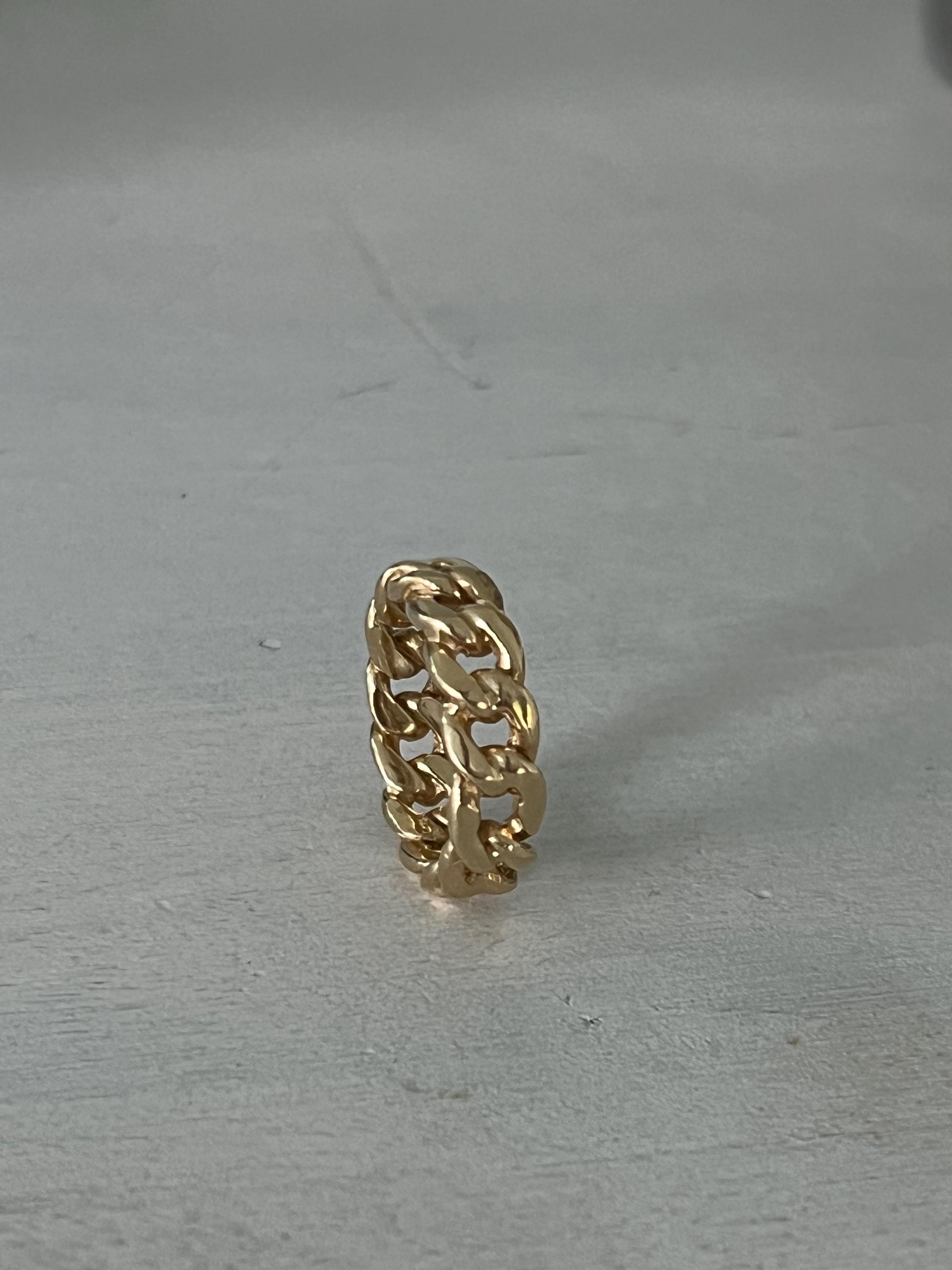 Gold ring detail