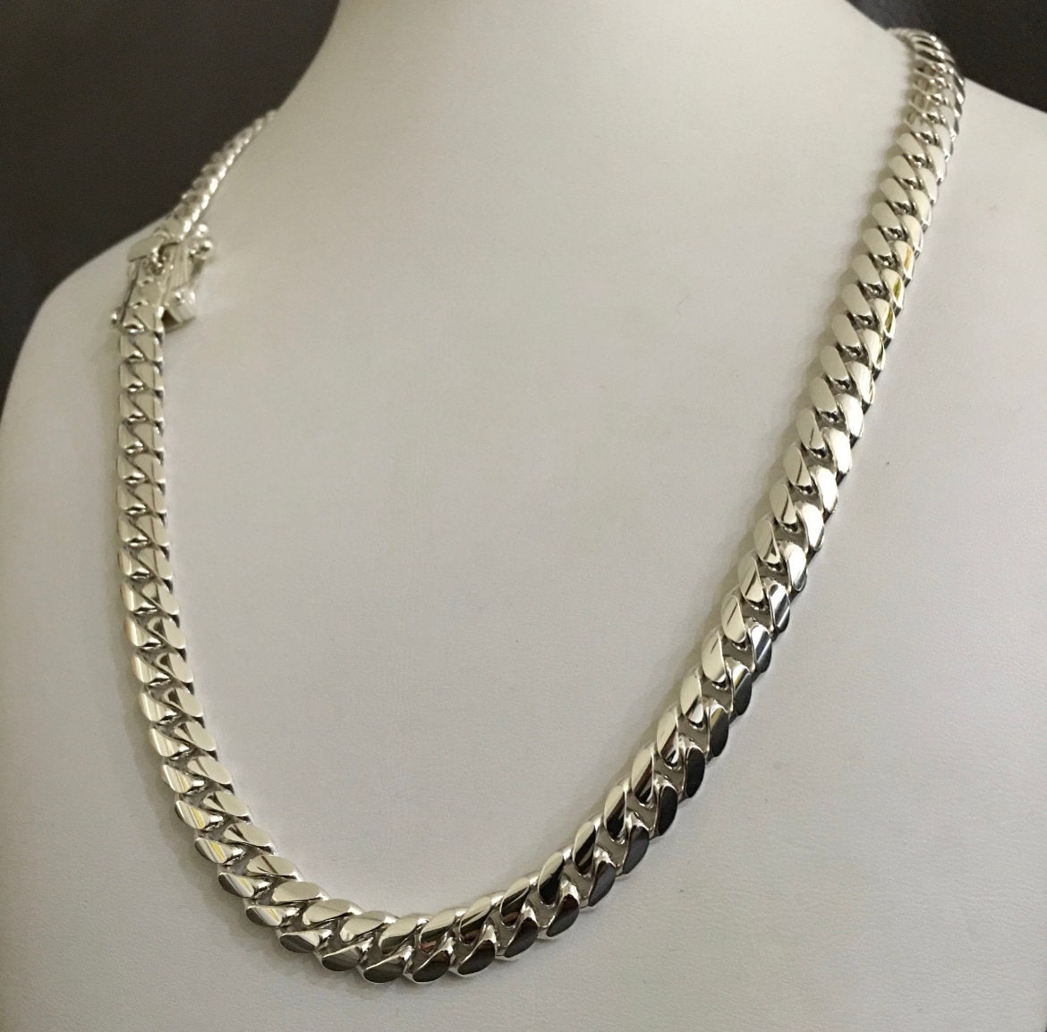 Chain clasp detail