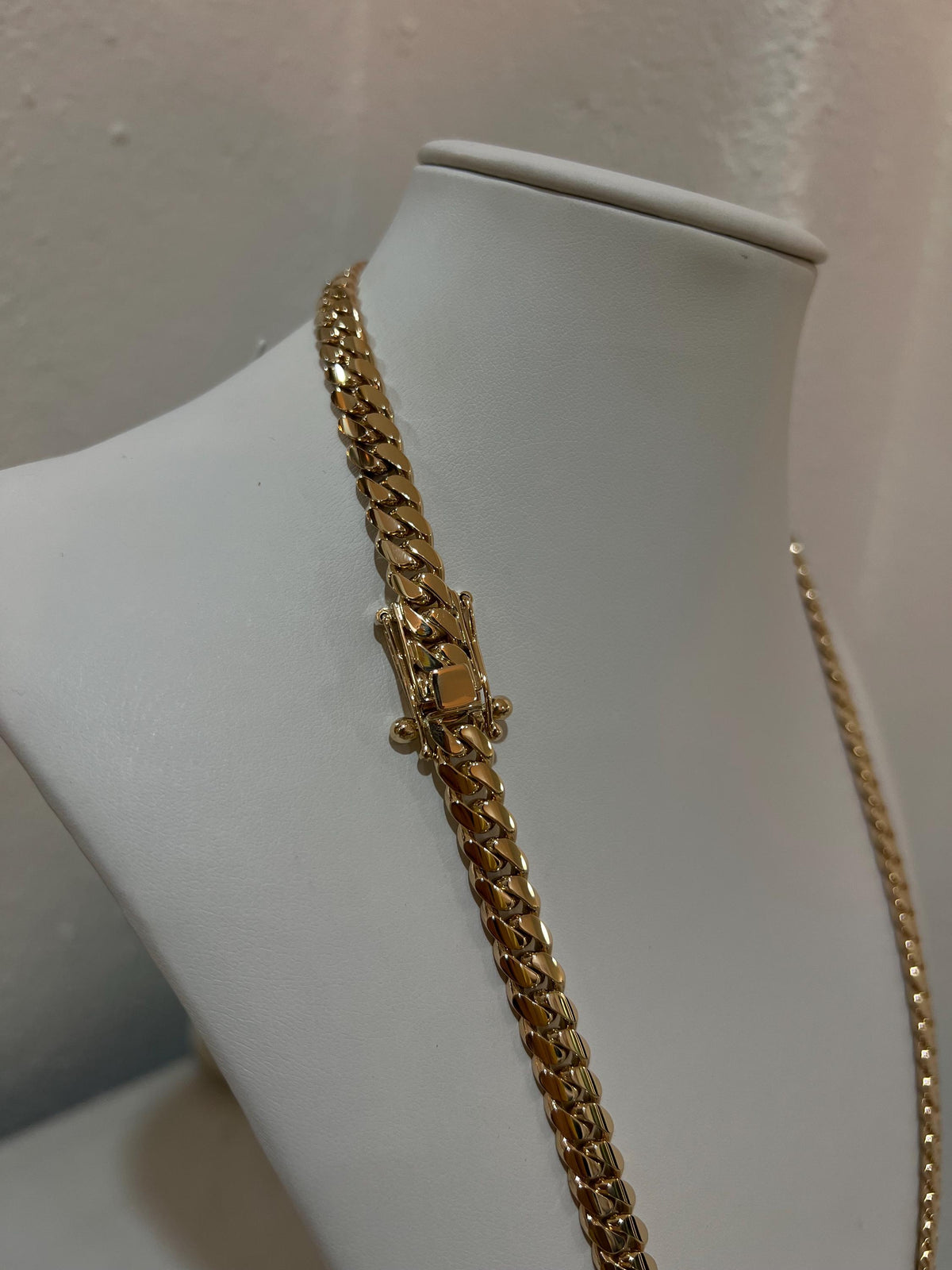 Gold clasp detail
