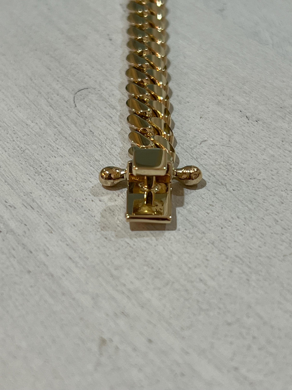 Gold necklace lock