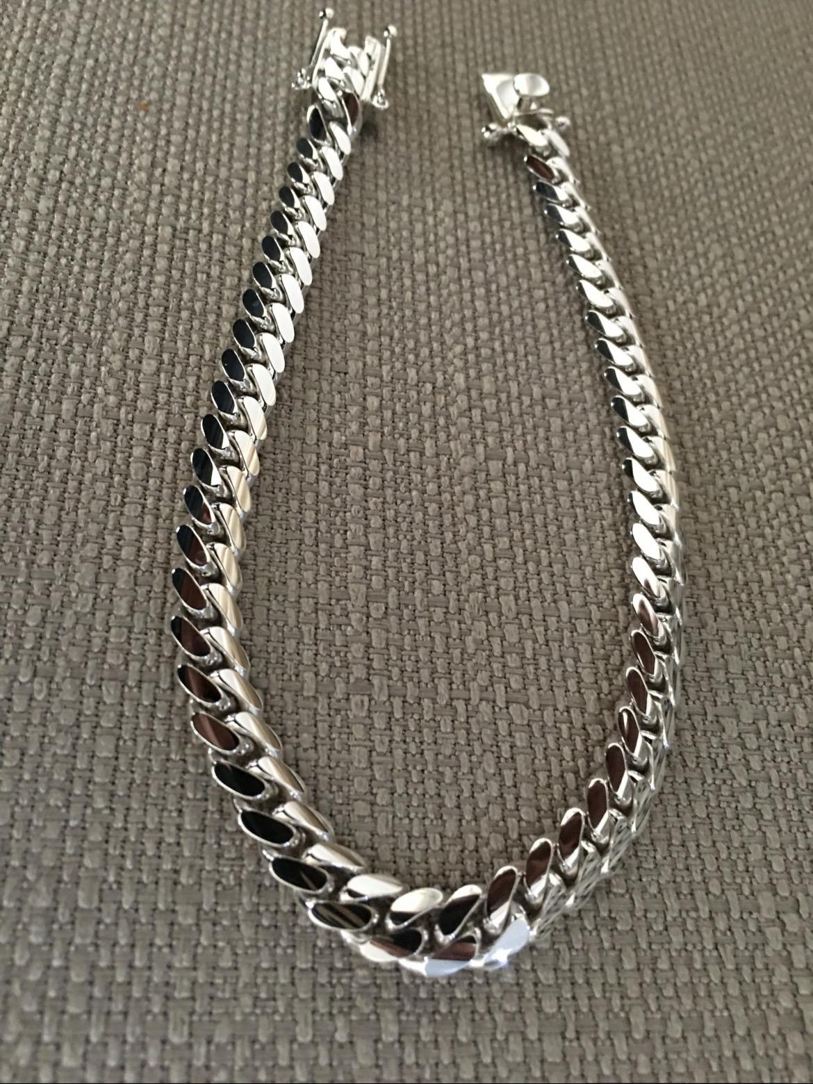Clasp detail