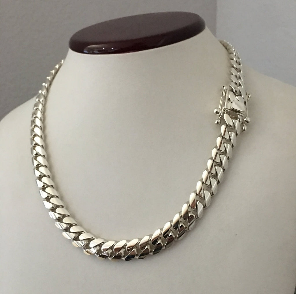 Clasp detail