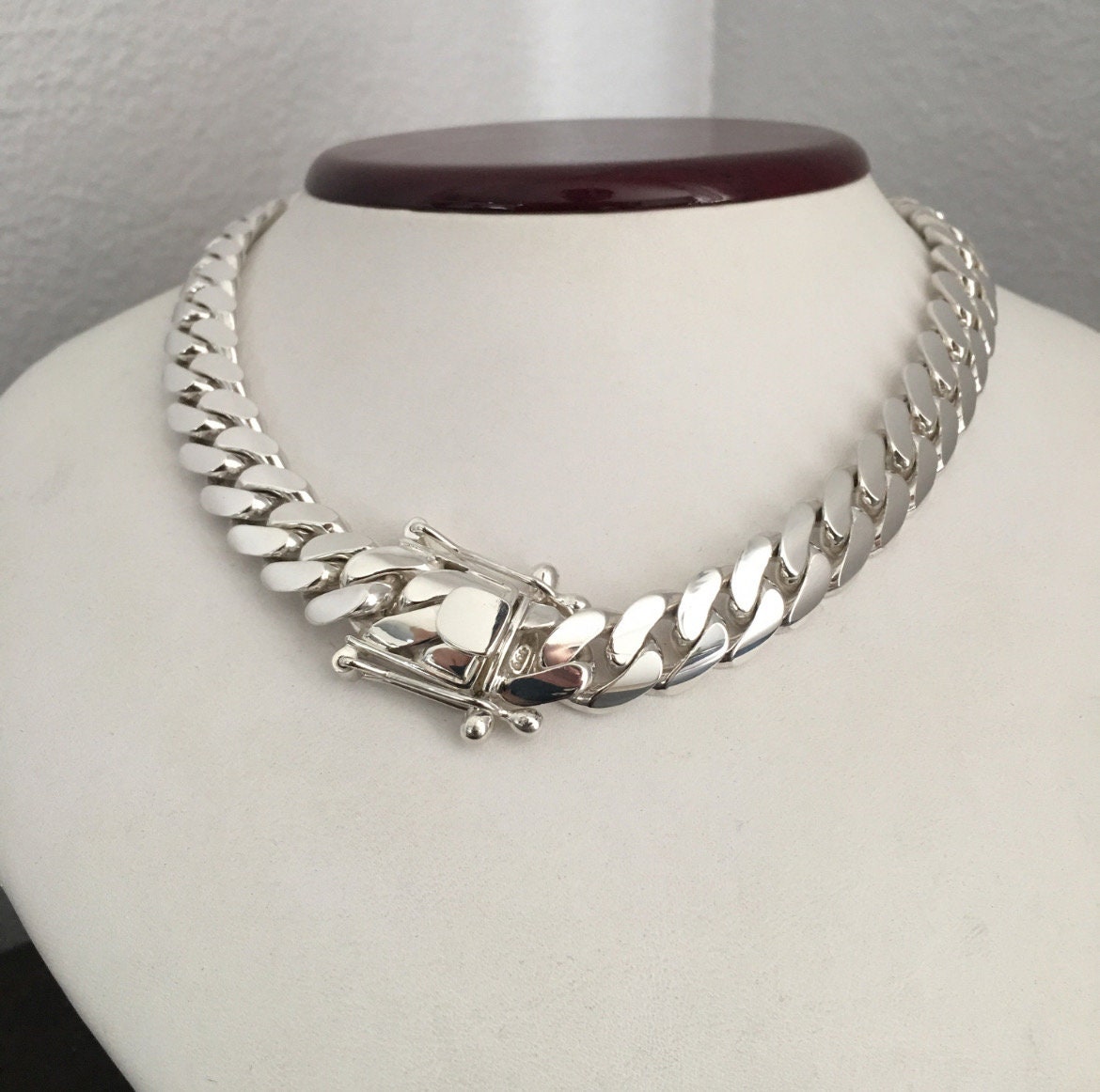 Clasp detail