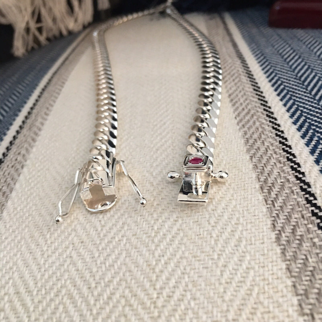Chain angle view