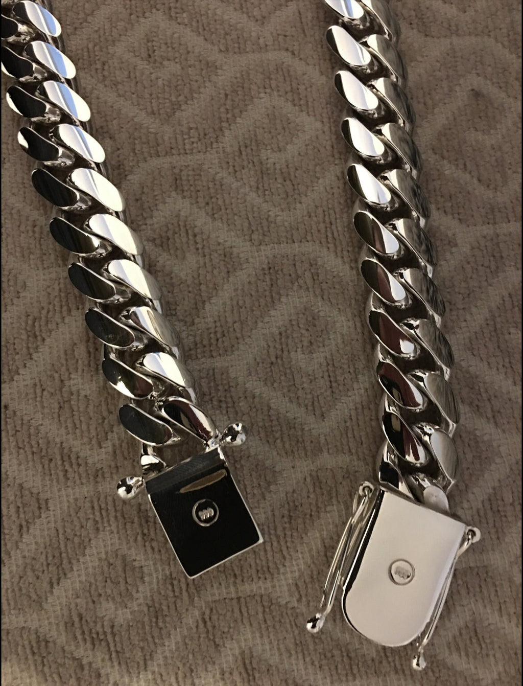 Clasp detail