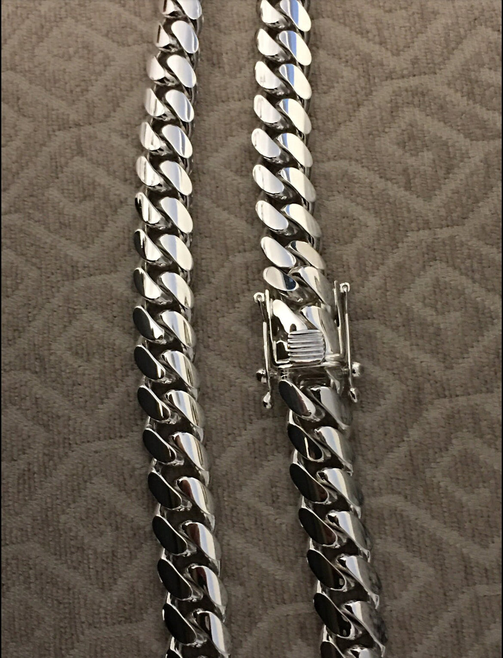 Heavy links close up