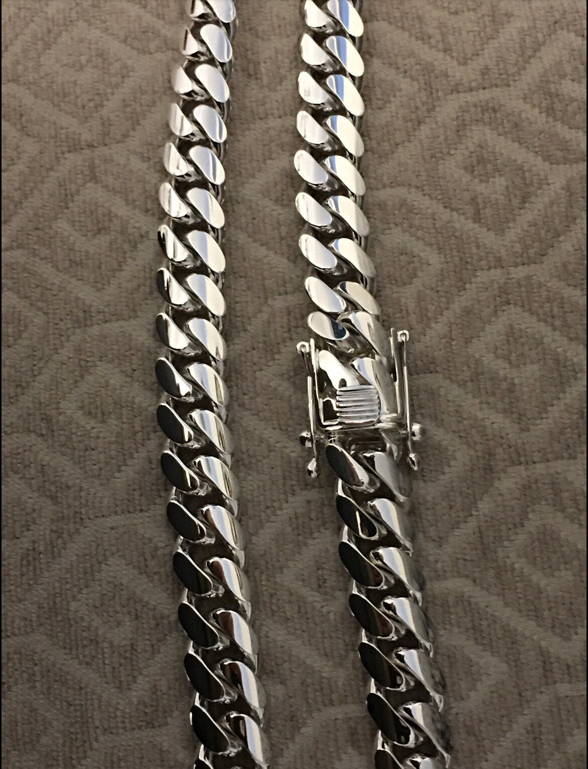 Heavy links close up