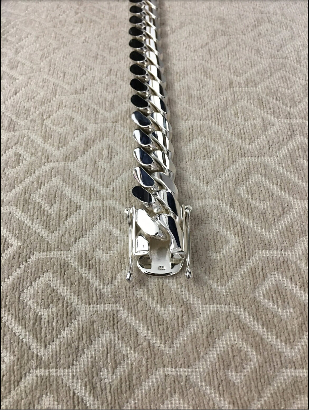 Clasp detail