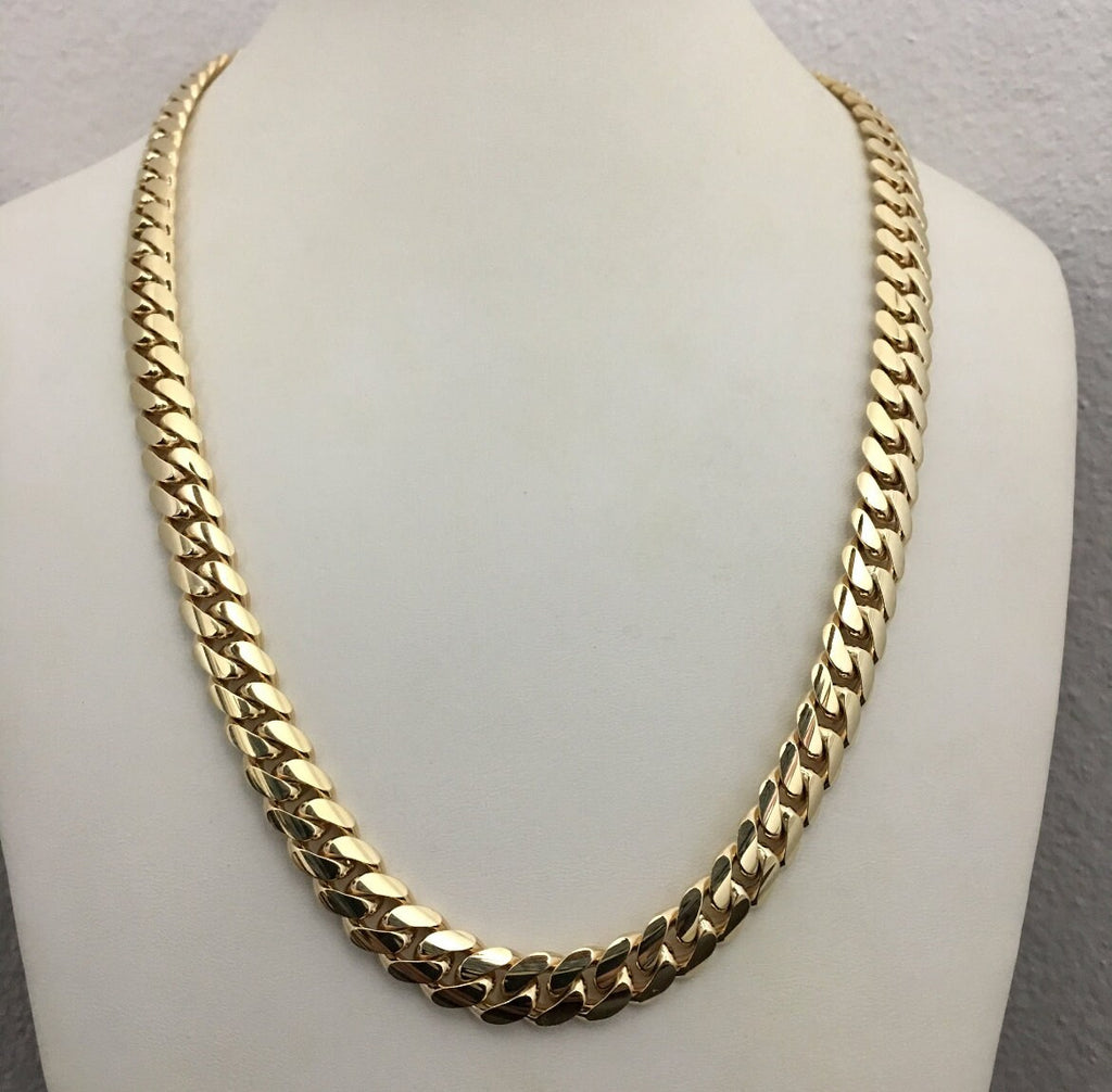 Gold clasp detail
