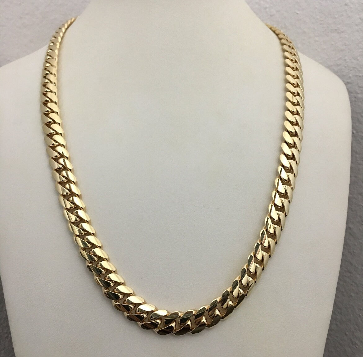 Gold clasp detail