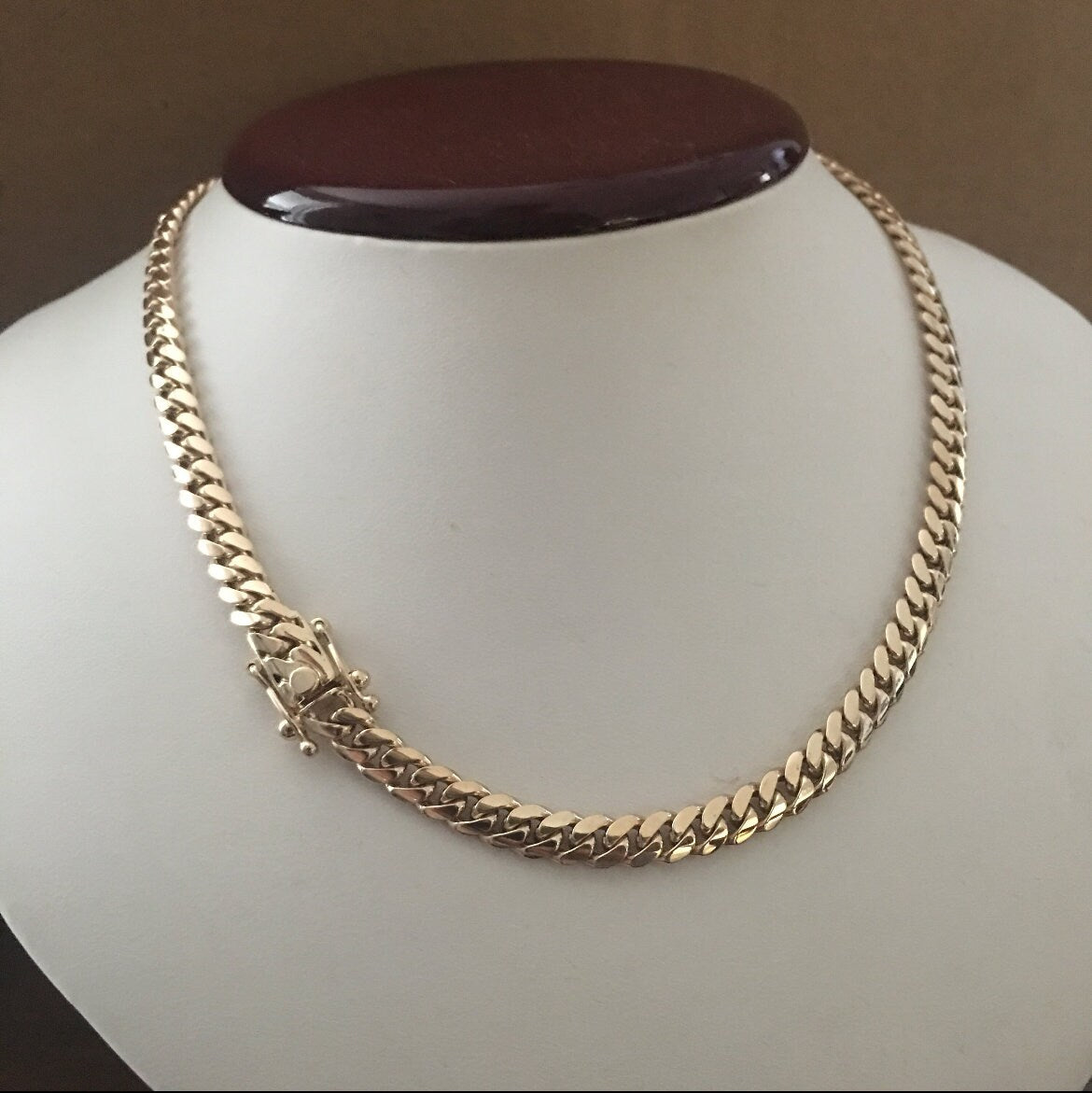 Gold clasp detail