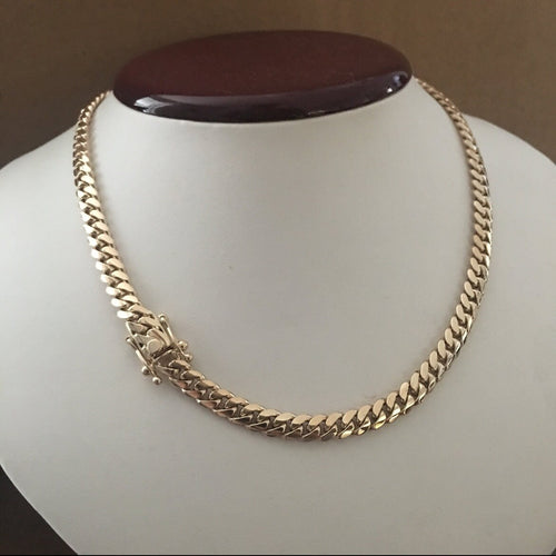 Gold clasp detail