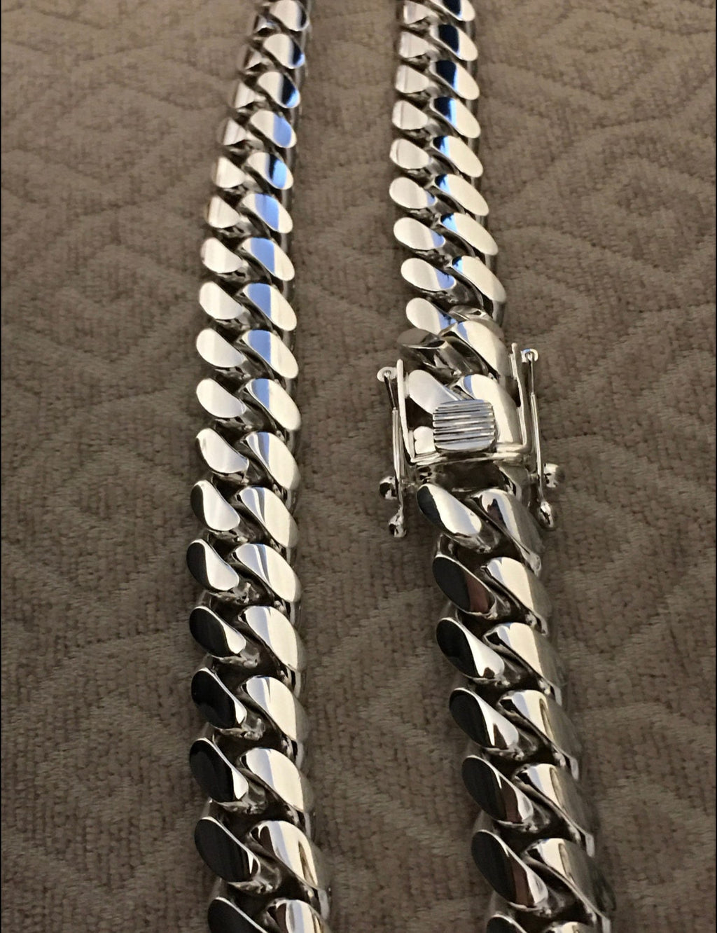 Clasp detail