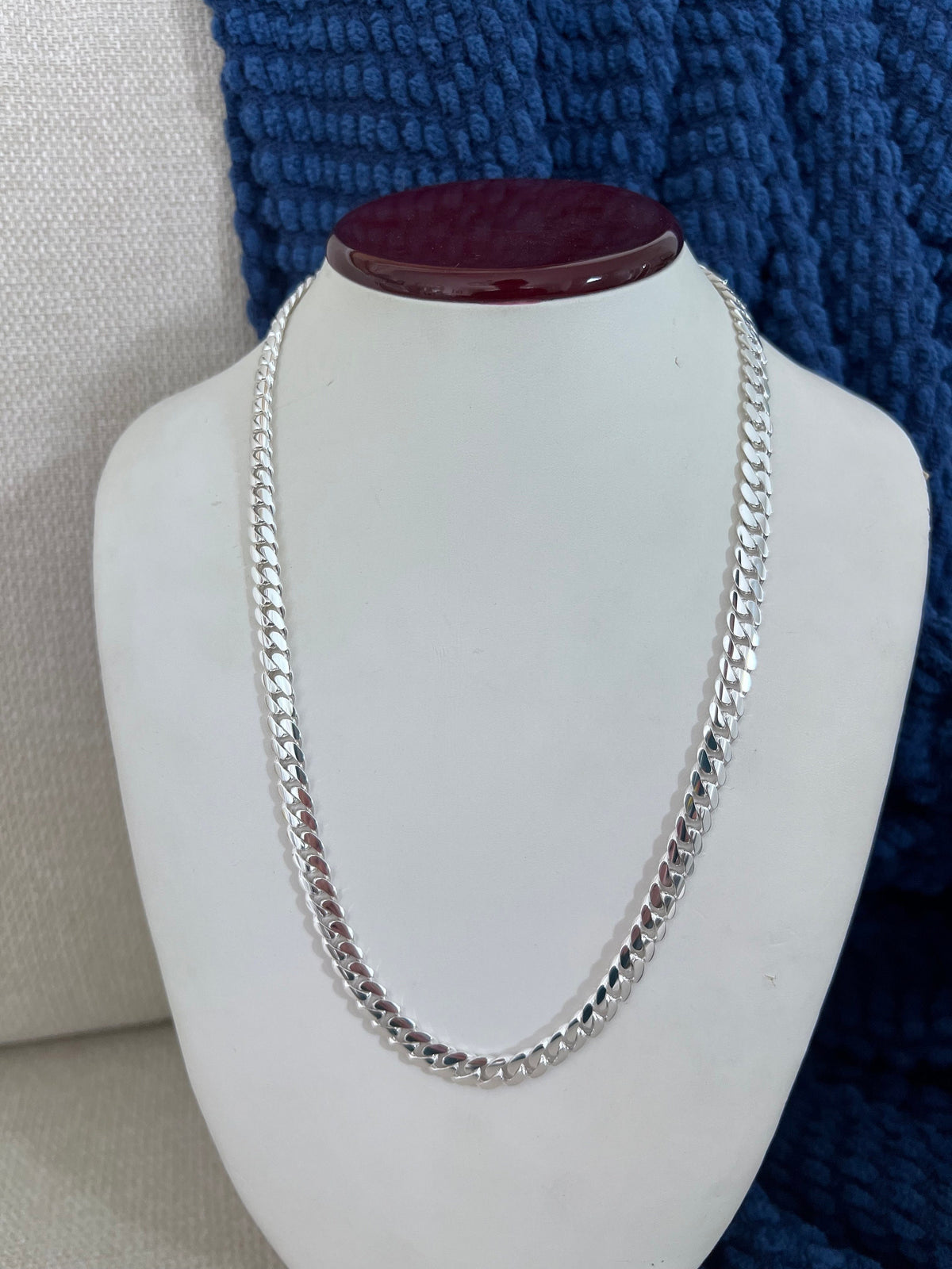 Sapphire clasp detail