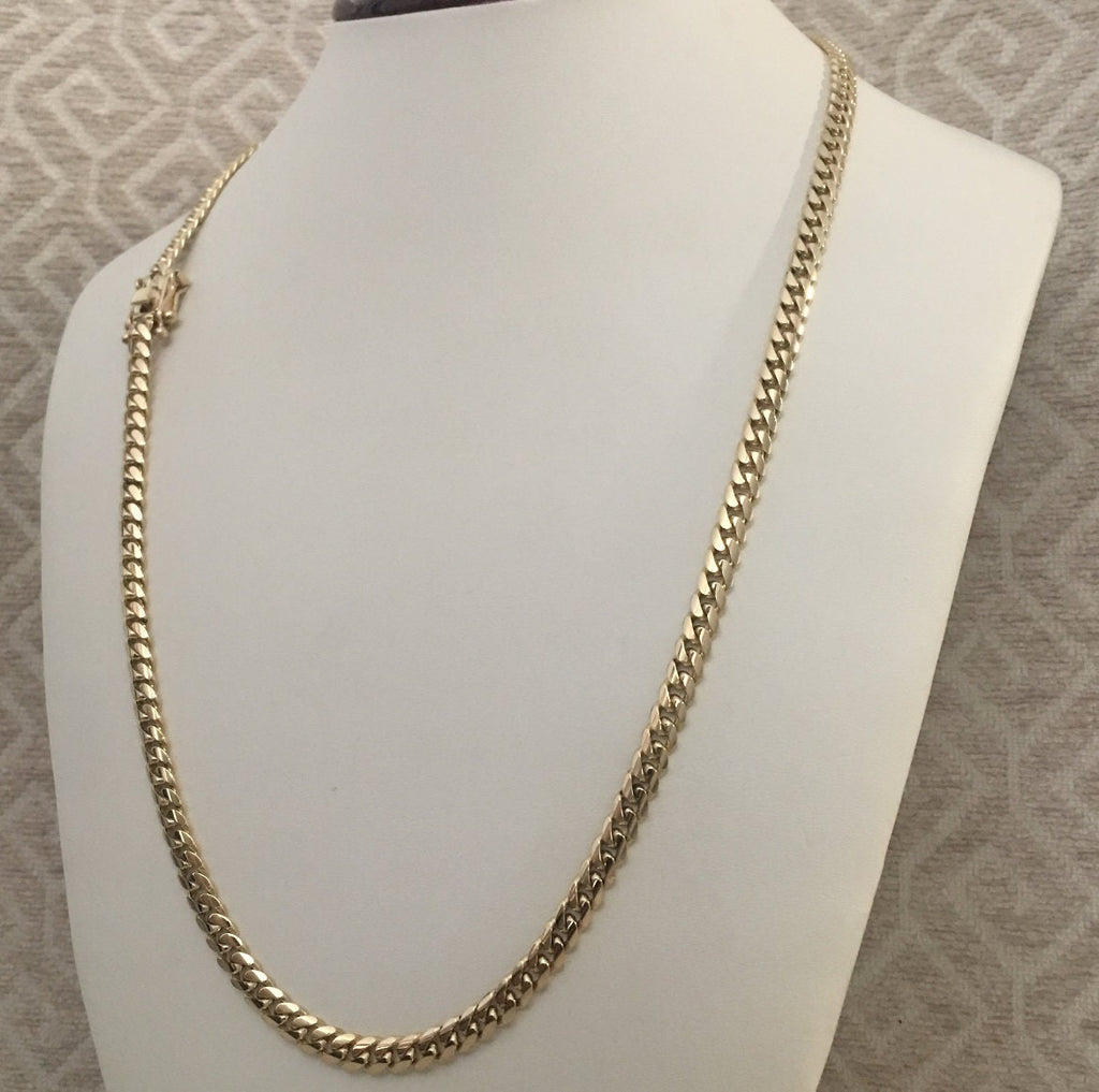 Gold clasp detail