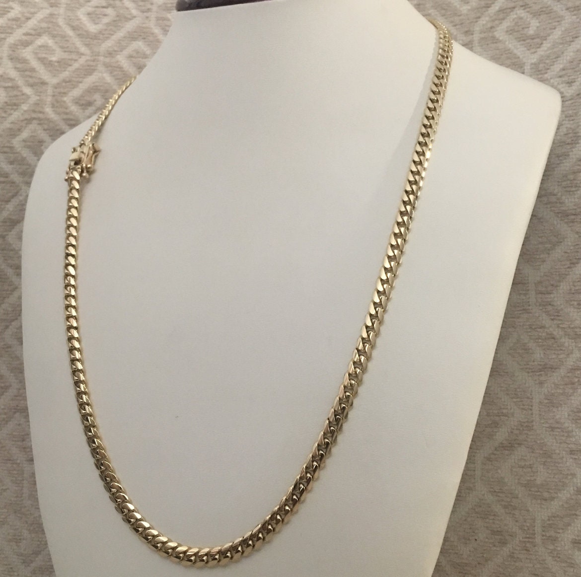 Gold clasp detail