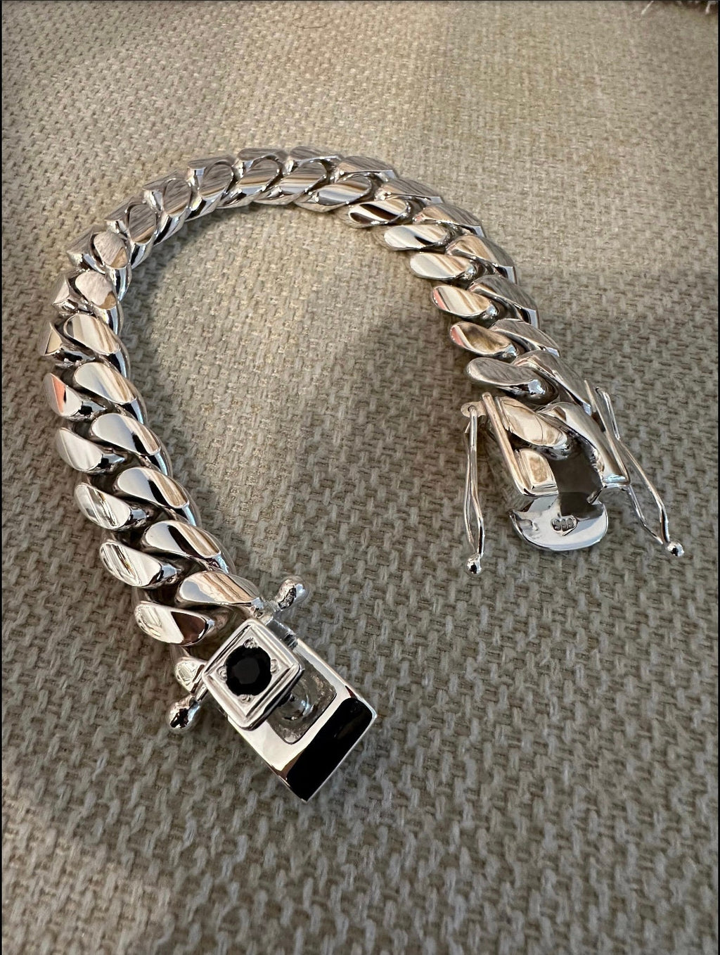 12mm silver bracelet with sapphire lock