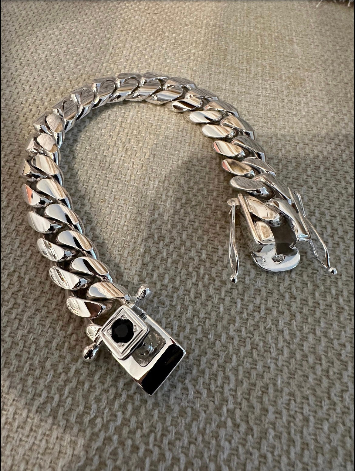 12mm silver bracelet with sapphire lock