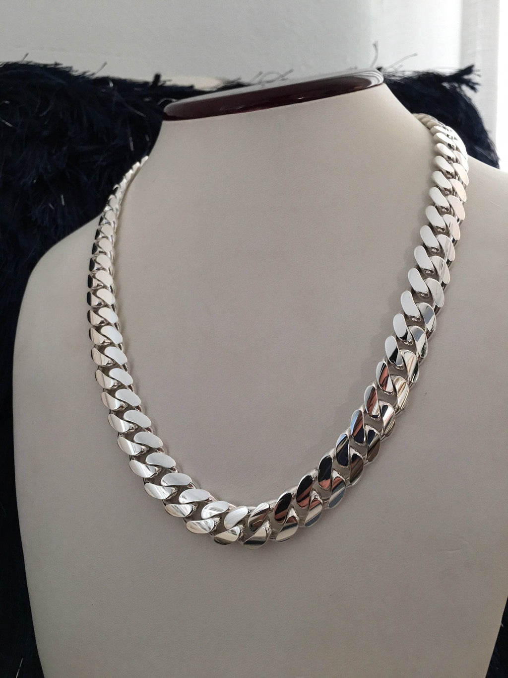 Clasp detail