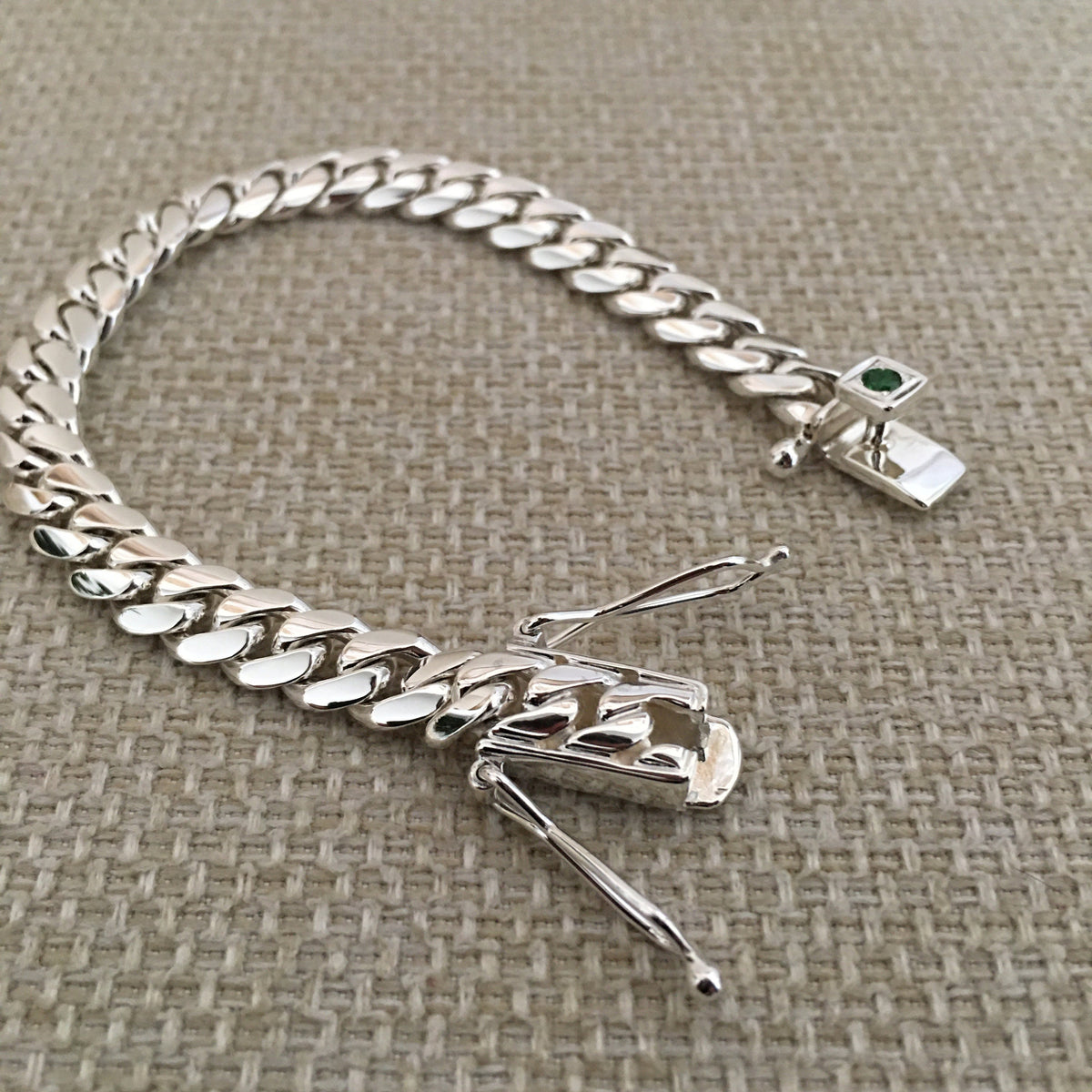 Emerald clasp detail
