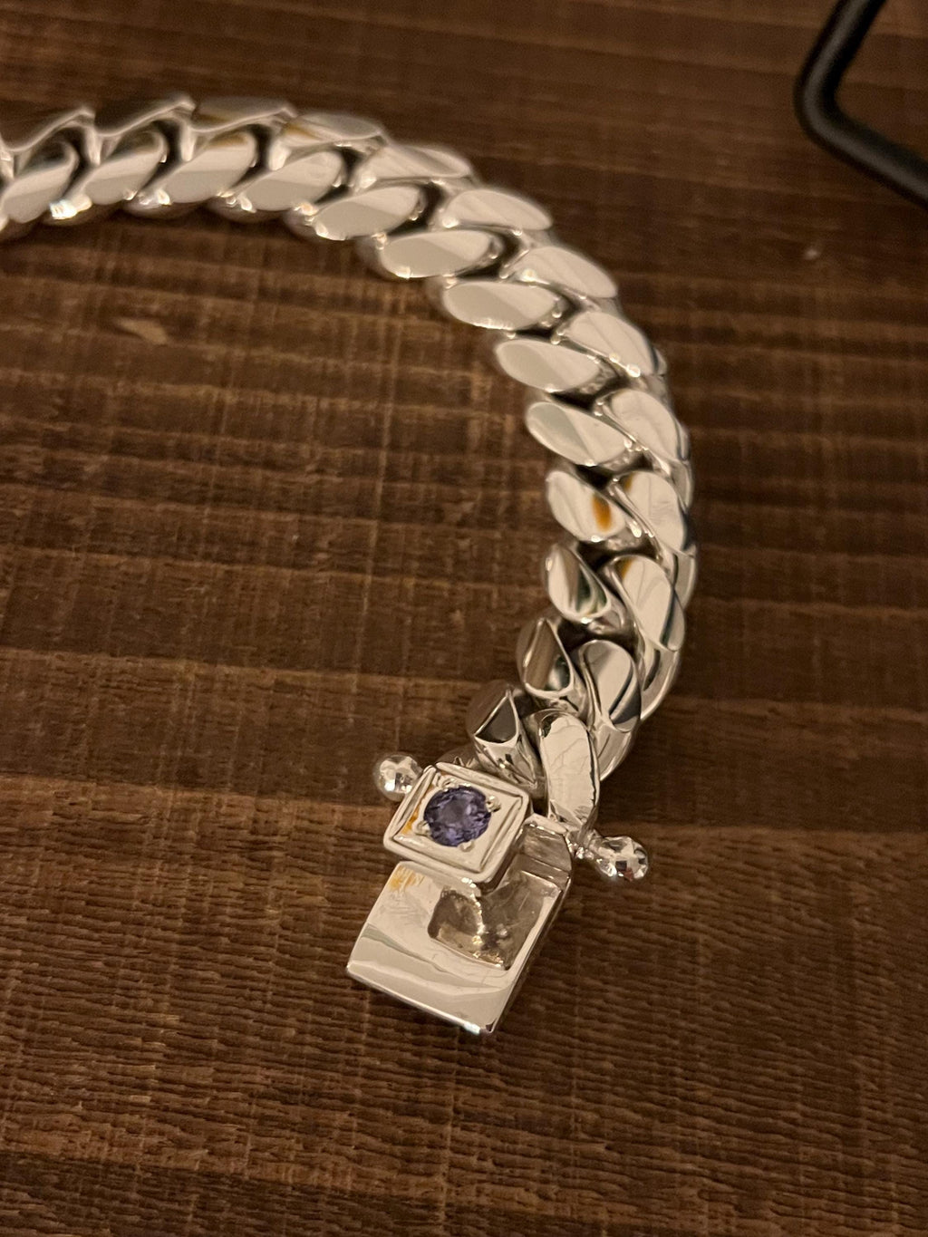 Tanzanite clasp detail