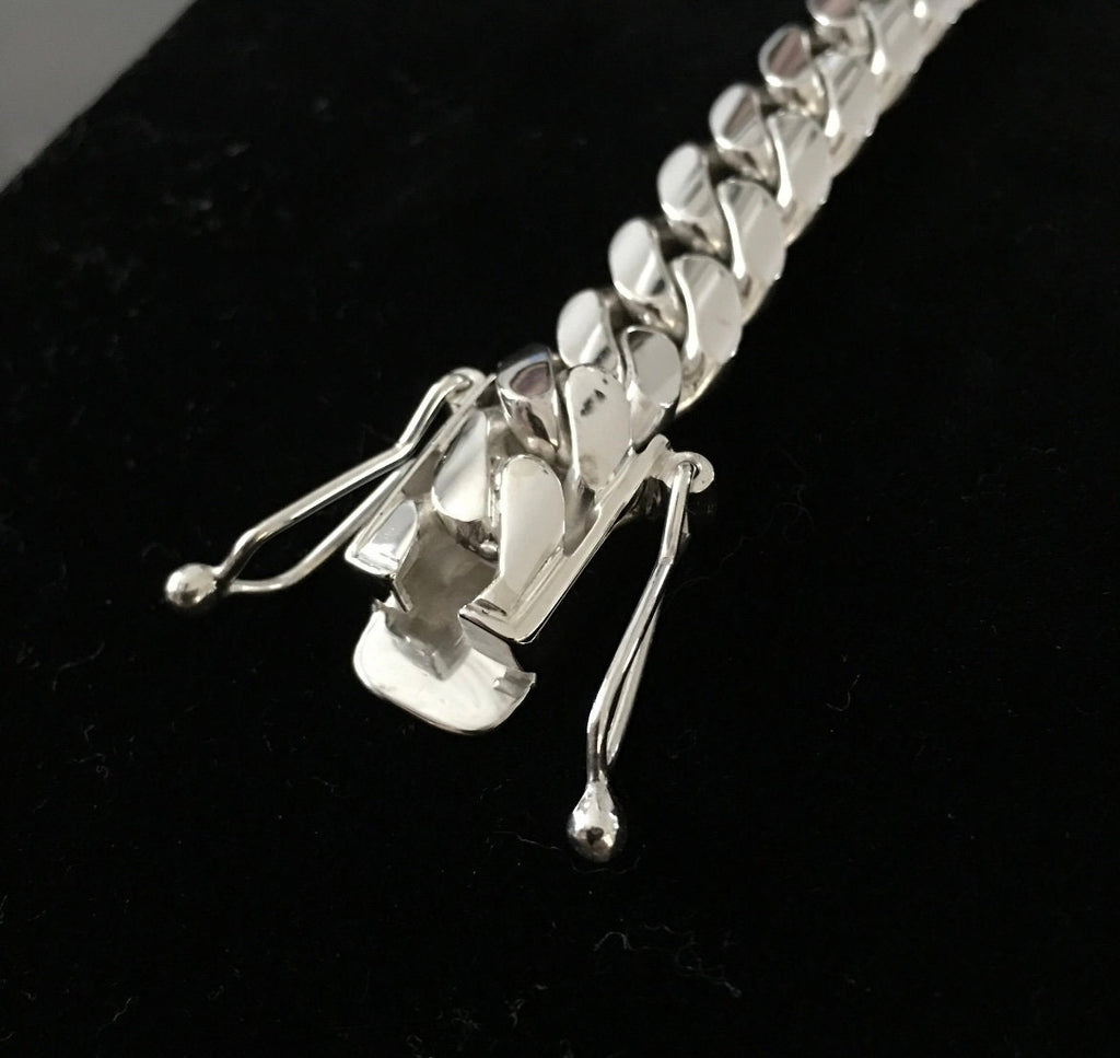 Sapphire lock detail
