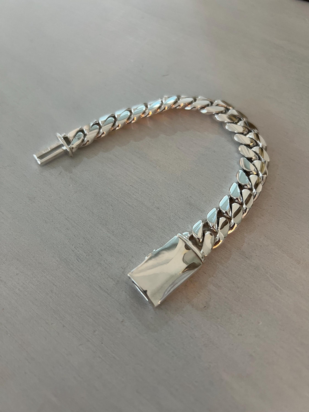 Sleek lock detail