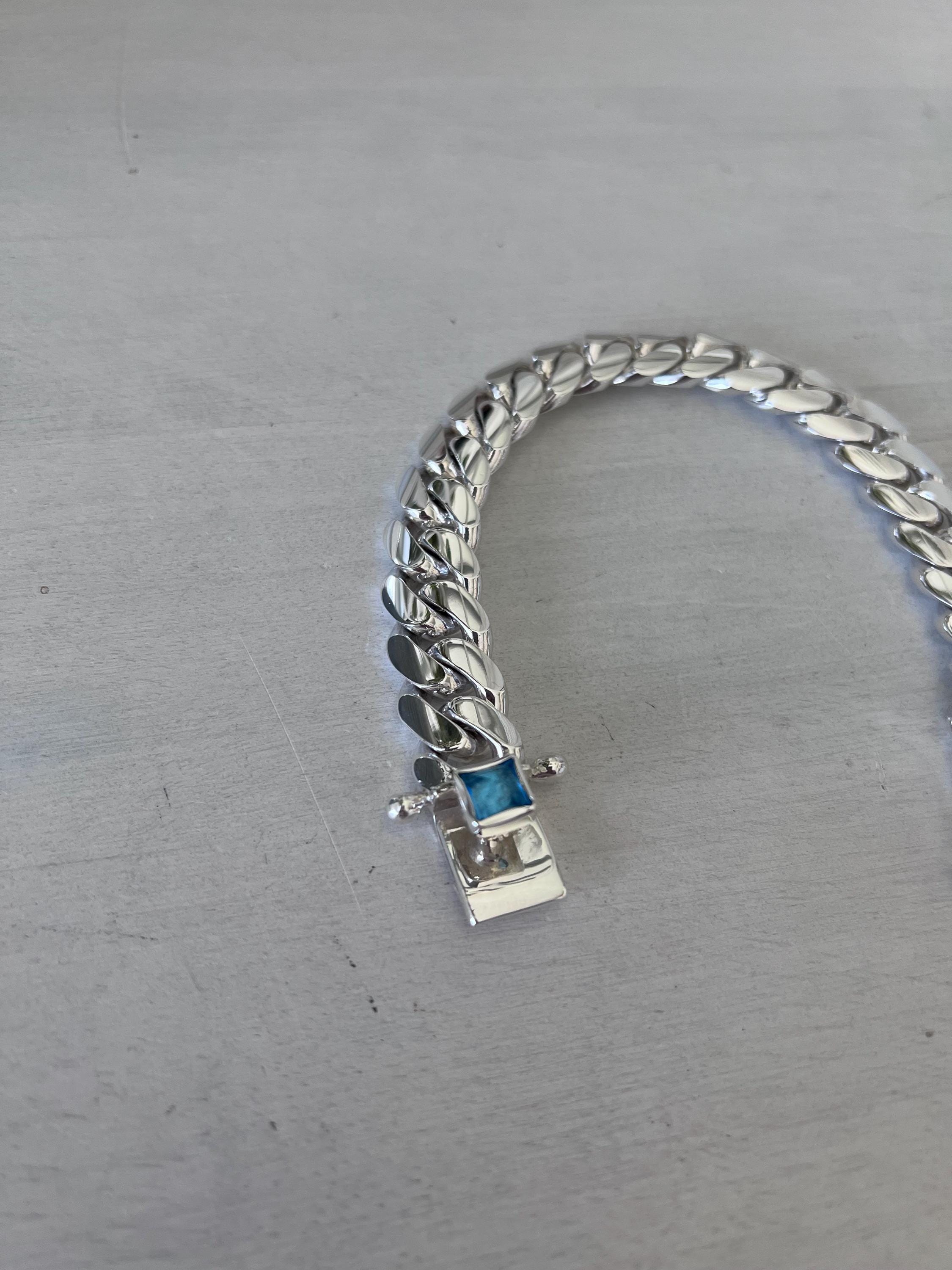Blue topaz clasp detail