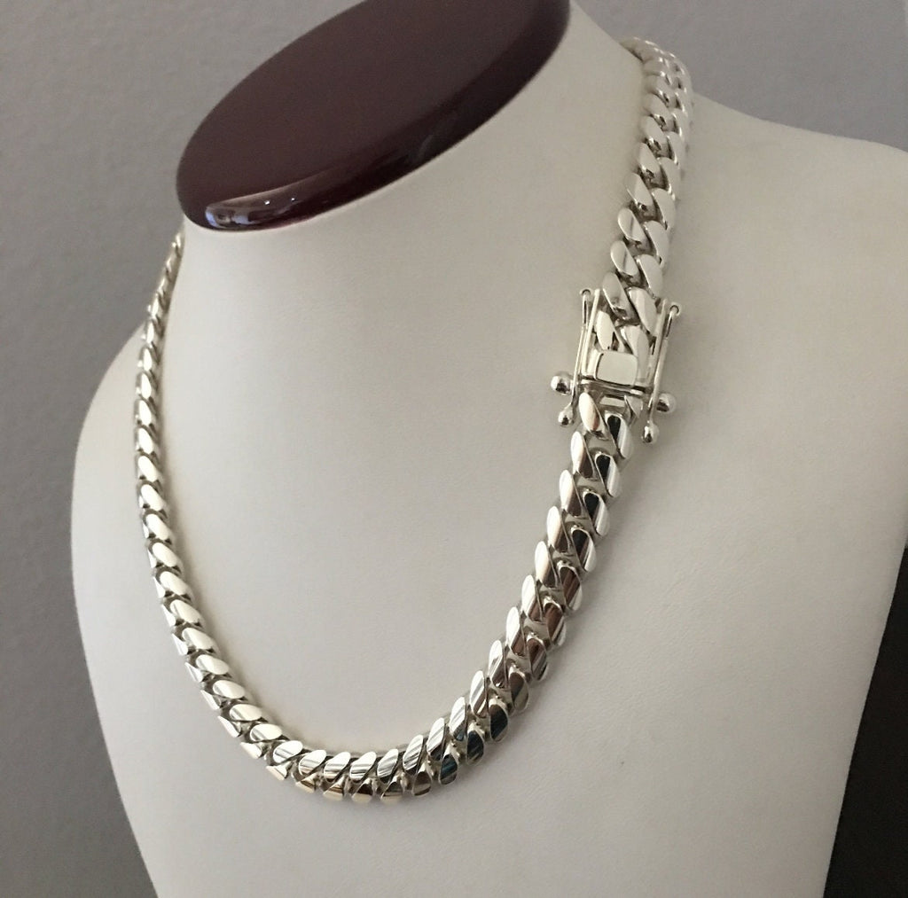 Clasp detail