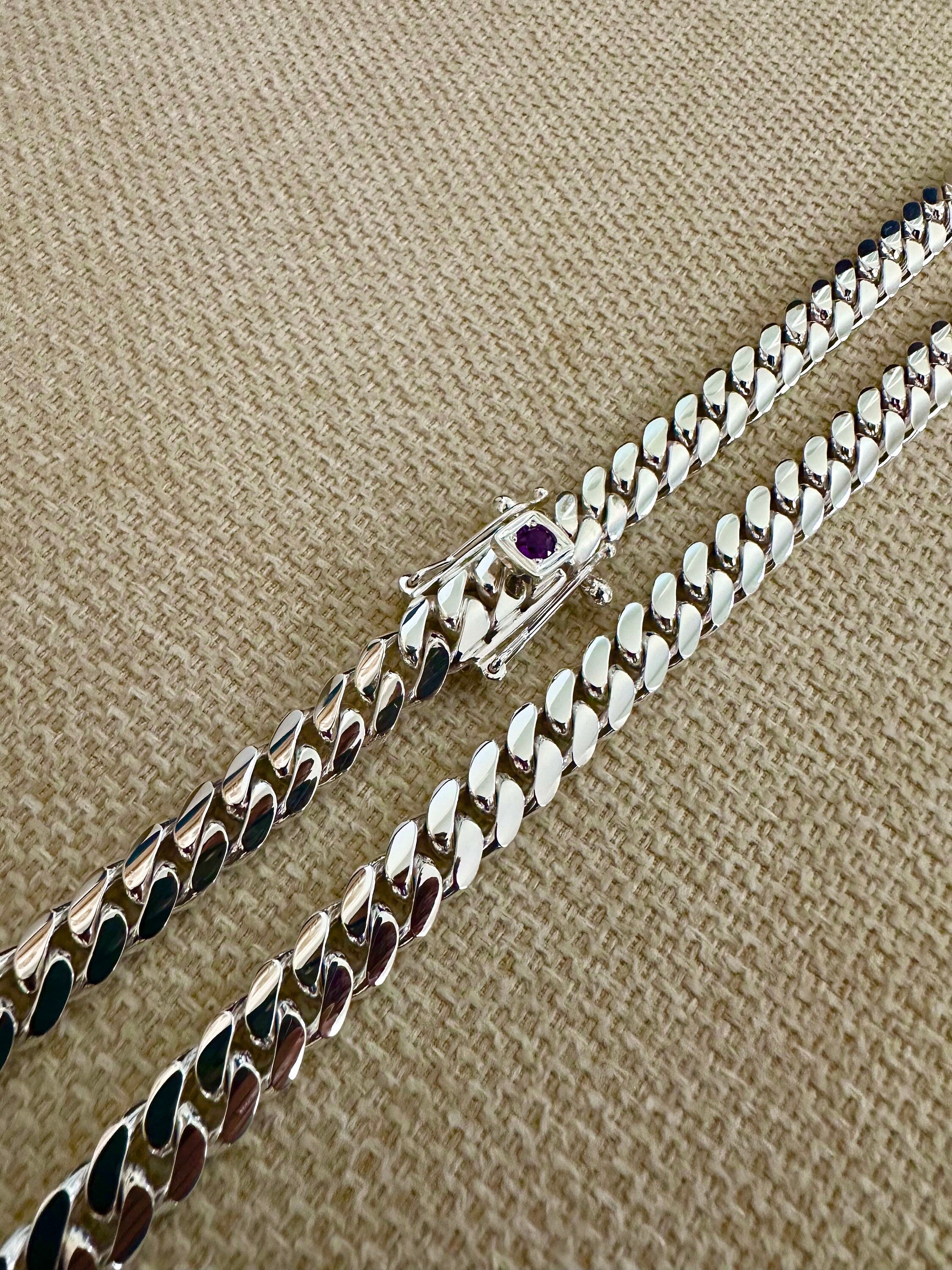 Amethyst clasp detail