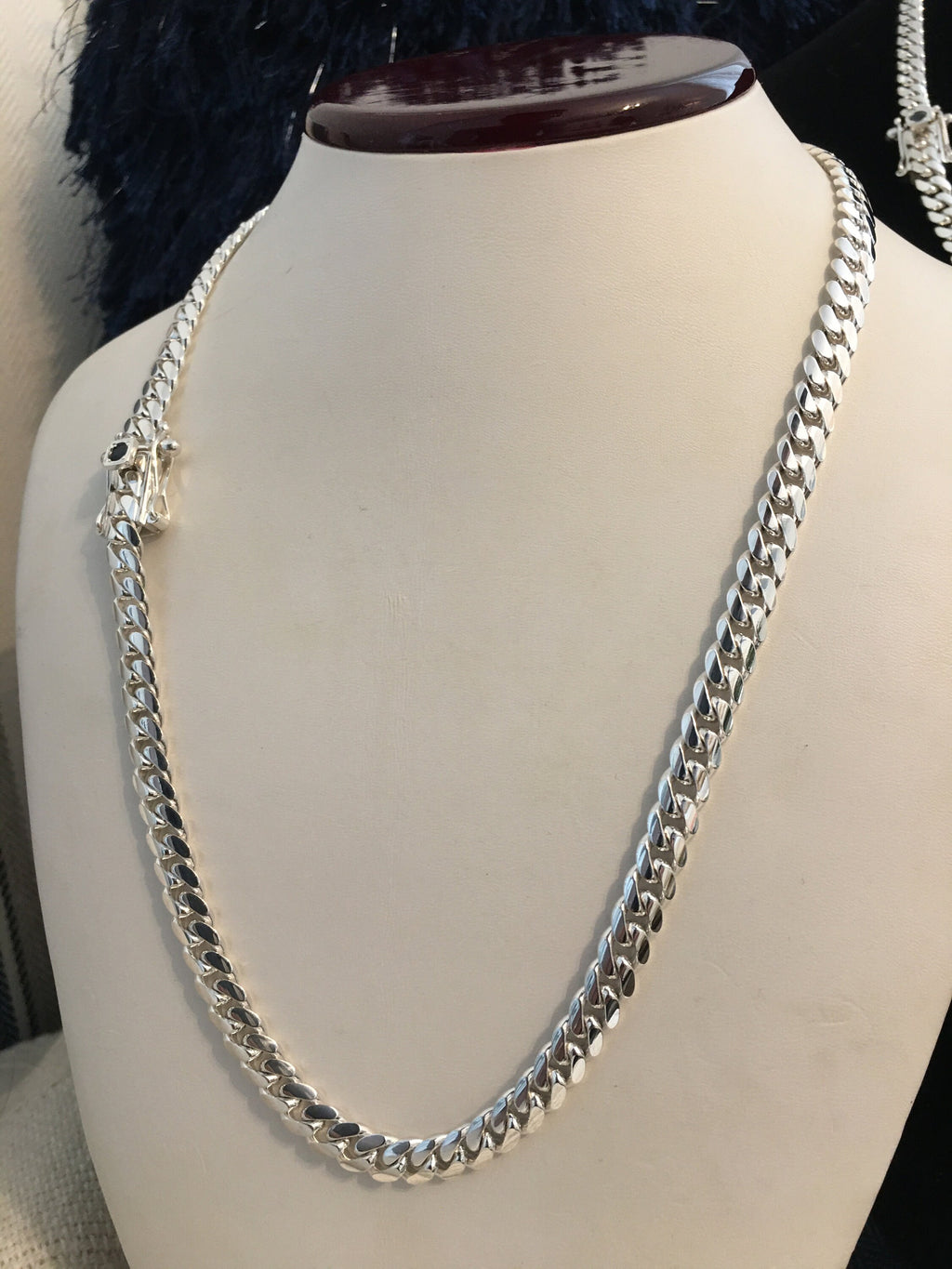 Sapphire clasp detail